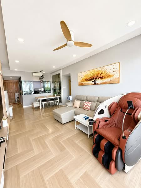 Hillview Regency, 28 Bukit Batok East Avenue 2, 3 Bedrooms, 1,109 sqft, Condominium For Sale, by James Yeo, 500224950 - Living Room - PropertyGuru.com.sg