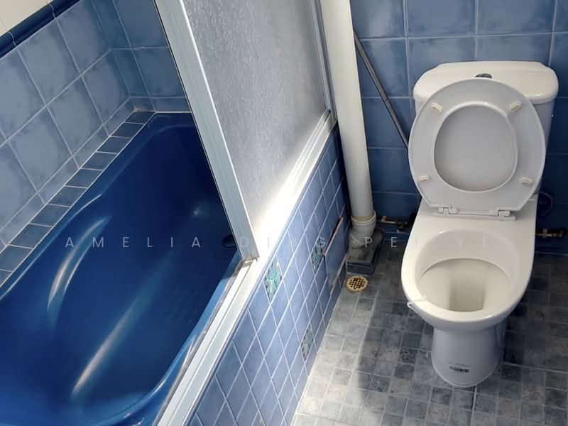 104 Bedok North Avenue 4, 104 Bedok North Avenue 4, 1 Bedroom, 871 sqft, HDB Flat For Sale, by Amelia Ding Pei Yi, 500224955 - Bathroom - PropertyGuru.com.sg