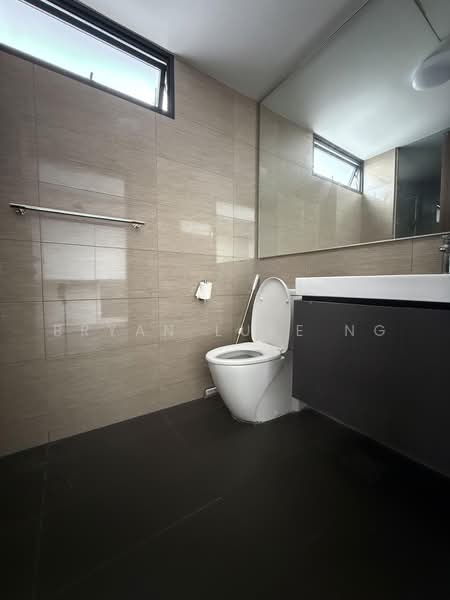 Waterbay, 45 Edgefield Plains, 4 Bedrooms, 1,259 sqft, Executive Condominium For Rent, by Bryan Luke Ng, 500224963 - Master Bathroom - PropertyGuru.com.sg