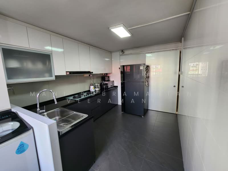 241 Jurong East Street 24, 241 Jurong East Street 24, 2 Bedrooms, 732 sqft, HDB Flat For Sale, by Mani Subramanian Veeramani, 500224967 - Kitchen - PropertyGuru.com.sg