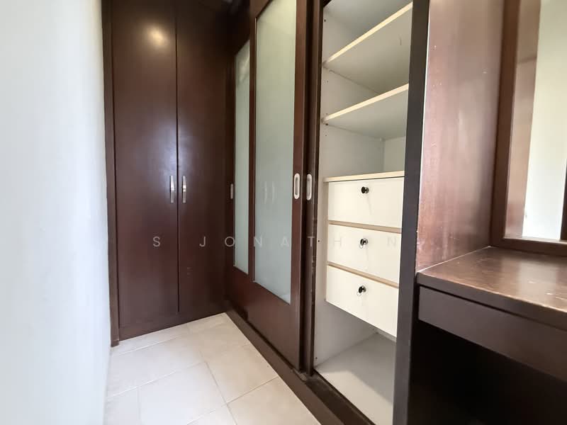 119D Kim Tian Road, 119D Kim Tian Road, 3 Bedrooms, 1,183 sqft, HDB Flat For Rent, by S Jonathan, 500224980 - Master bedroom walk-in wardrobe - PropertyGuru.com.sg