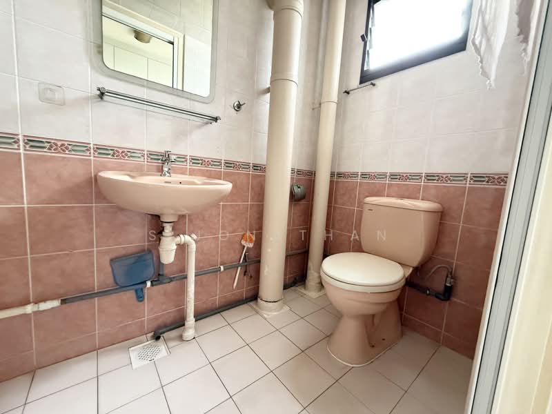 119D Kim Tian Road, 119D Kim Tian Road, 3 Bedrooms, 1,183 sqft, HDB Flat For Rent, by S Jonathan, 500224980 - Bathroom - PropertyGuru.com.sg