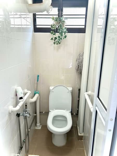 76 Bedok North Road, 76 Bedok North Road, 2 Bedrooms, 634 sqft, HDB Flat For Sale, by Jenny Lau, 500224987 - Bathroom - PropertyGuru.com.sg