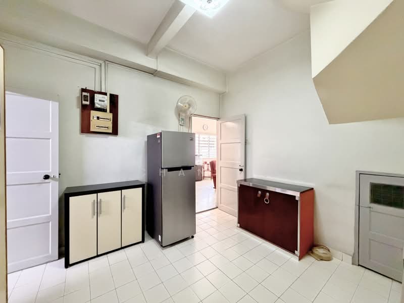Thomson Garden Estate, Sin Ming Road, 4 Bedrooms, 2,000 sqft, Semi-Detached House For Sale, by Chan Xi, 500224990 - Kitchen - PropertyGuru.com.sg