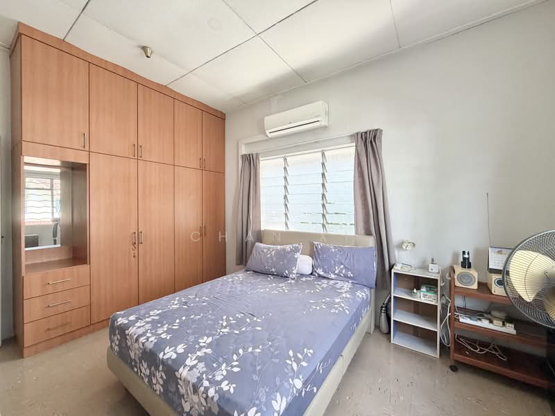 Thomson Garden Estate, Sin Ming Road, 4 Bedrooms, 2,000 sqft, Semi-Detached House For Sale, by Chan Xi, 500224990 - Bedroom - PropertyGuru.com.sg