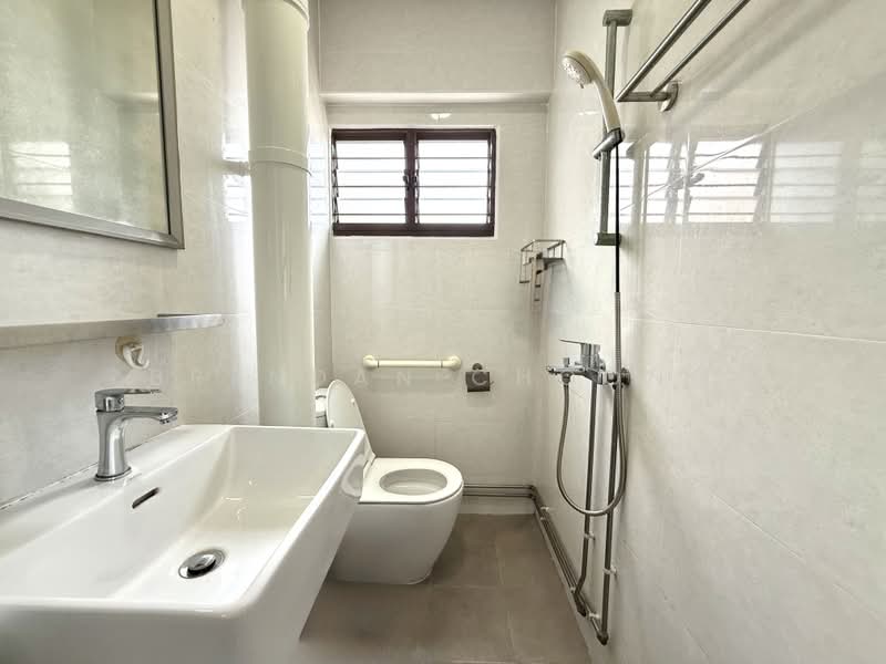 868 Yishun Street 81, 868 Yishun Street 81, 3 Bedrooms, 904 sqft, HDB Flat For Rent, by Brendan Choong, 500225008 - Bathroom - PropertyGuru.com.sg