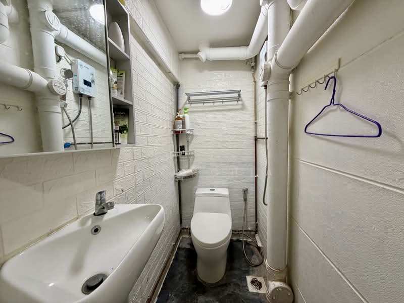 93 Commonwealth Drive, 93 Commonwealth Drive, Room Rental, 150 sqft, HDB Flat For Rent, by Gary Chia, 500225011 - Bathroom - PropertyGuru.com.sg