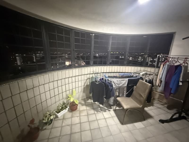 649 Hougang Avenue 8, 649 Hougang Avenue 8, 3 Bedrooms, 1,291 sqft, HDB Flat For Sale, by Darrio ., 500225021 - Balcony - PropertyGuru.com.sg