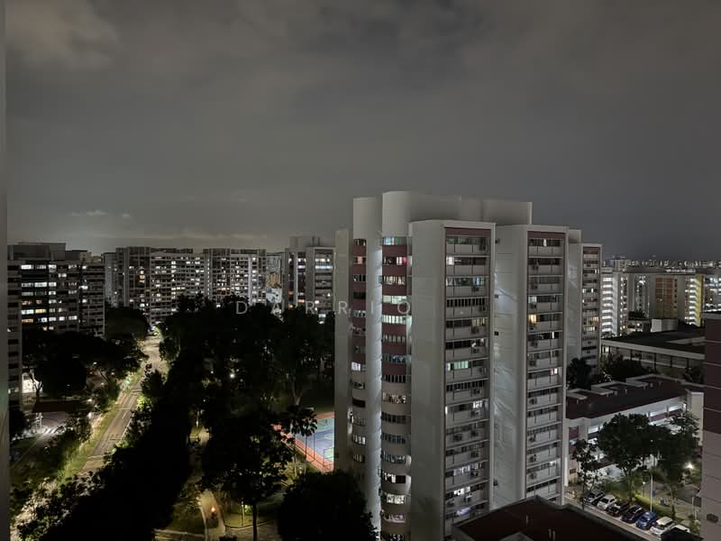 649 Hougang Avenue 8, 649 Hougang Avenue 8, 3 Bedrooms, 1,291 sqft, HDB Flat For Sale, by Darrio ., 500225021 - Exterior - PropertyGuru.com.sg