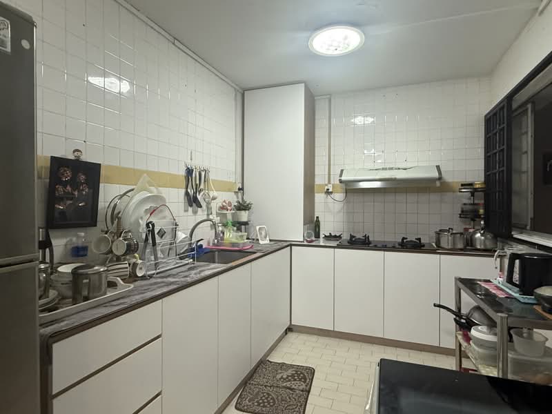 649 Hougang Avenue 8, 649 Hougang Avenue 8, 3 Bedrooms, 1,291 sqft, HDB Flat For Sale, by Darrio ., 500225021 - Kitchen - PropertyGuru.com.sg