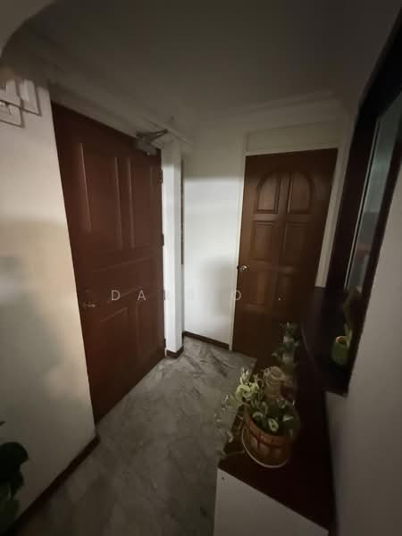649 Hougang Avenue 8, 649 Hougang Avenue 8, 3 Bedrooms, 1,291 sqft, HDB Flat For Sale, by Darrio ., 500225021 - Entrance - PropertyGuru.com.sg
