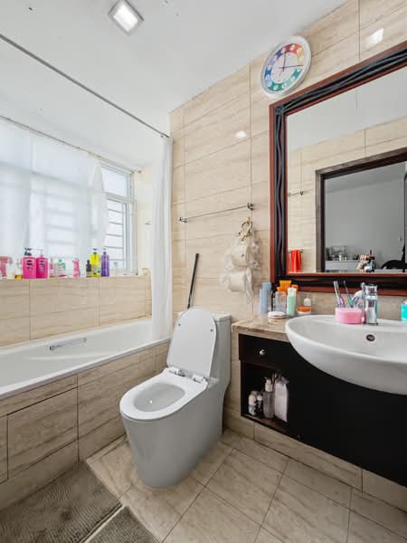Casablanca, 21 Rosewood Drive, 3 Bedrooms, 1,119 sqft, Condominium For Sale, by Joshua Soh, 500225029 - Master Bathroom - PropertyGuru.com.sg