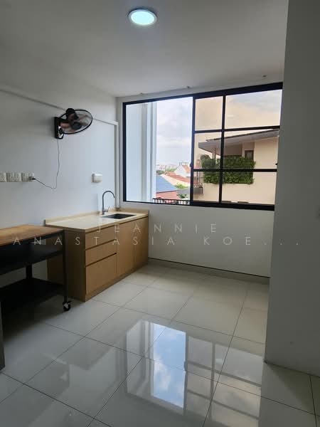 Road Frontage Freehold Shophouse at Bukit Timah 6th Ave area, Bukit Timah, 6th Ave, 4,600 sqft, Shop / Shophouse For Sale, by Jeannie Anastasia Koe 高晶晶, 500225037 - Kitchen - CommercialGuru.com.sg