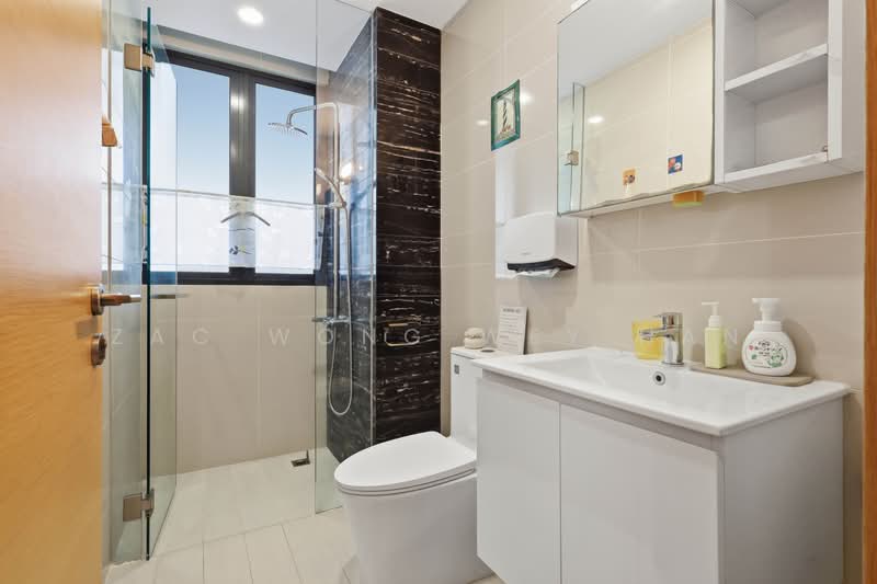 Hedges Park Condominium, 71 Flora Drive, 4 Bedrooms, 1,345 sqft, Condominium For Sale, by Zac Wong Wey Han, 500225042 - Bathroom - PropertyGuru.com.sg