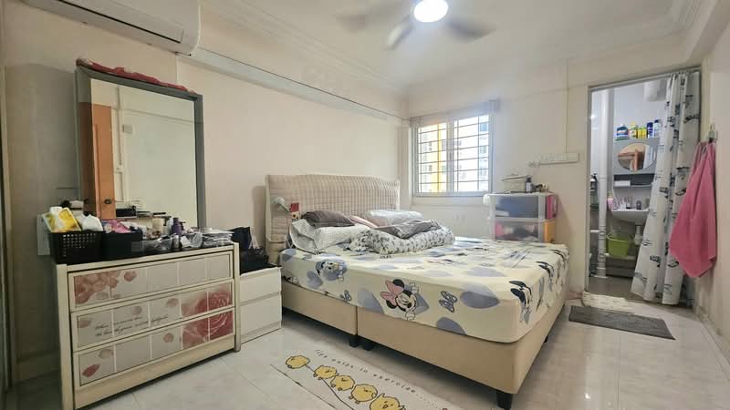 122 Ang Mo Kio Avenue 3, 122 Ang Mo Kio Avenue 3, 2 Bedrooms, 710 sqft, HDB Flat For Sale, by James Yeo, 500225068 - Bedroom - PropertyGuru.com.sg