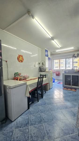 122 Ang Mo Kio Avenue 3, 122 Ang Mo Kio Avenue 3, 2 Bedrooms, 710 sqft, HDB Flat For Sale, by James Yeo, 500225068 - Kitchen - PropertyGuru.com.sg