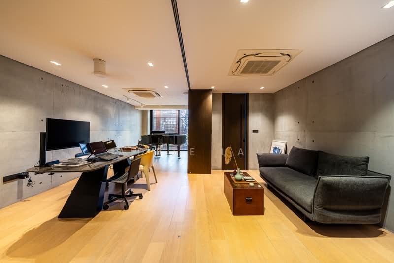 Windsor Park Estate, Leo Drive, 6 Bedrooms, 5,000 sqft, Terraced House For Sale, by Adele Lau, 500225072 - Bedroom - PropertyGuru.com.sg