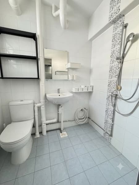 655 Yishun Avenue 4, 655 Yishun Avenue 4, 3 Bedrooms, 904 sqft, HDB Flat For Sale, by Aaron Lee李韋樘, 500225079 - Bathroom - PropertyGuru.com.sg