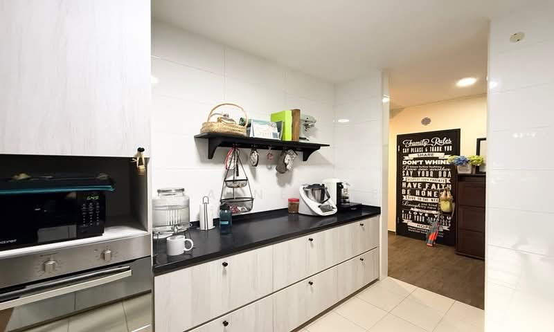122A Punggol Edge, 122A Edgedale Plains, 3 Bedrooms, 1,205 sqft, HDB Flat For Sale, by Elaine Lee, 500225089 - Kitchen - PropertyGuru.com.sg