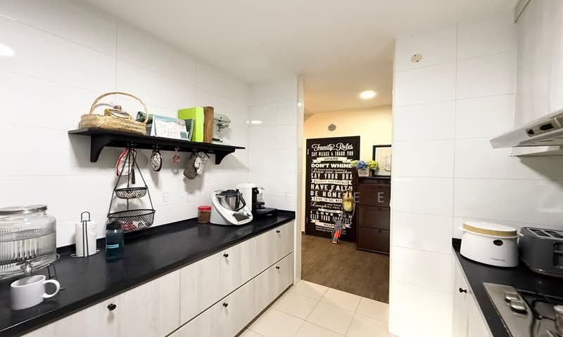 122A Punggol Edge, 122A Edgedale Plains, 3 Bedrooms, 1,205 sqft, HDB Flat For Sale, by Elaine Lee, 500225089 - Kitchen - PropertyGuru.com.sg