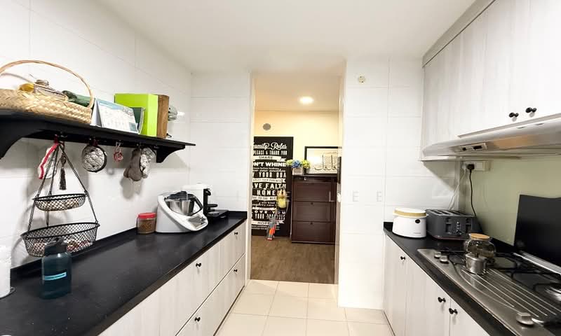 122A Punggol Edge, 122A Edgedale Plains, 3 Bedrooms, 1,205 sqft, HDB Flat For Sale, by Elaine Lee, 500225089 - Kitchen - PropertyGuru.com.sg