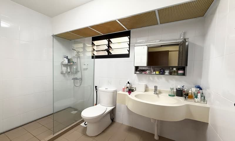 122A Punggol Edge, 122A Edgedale Plains, 3 Bedrooms, 1,205 sqft, HDB Flat For Sale, by Elaine Lee, 500225089 - Bathroom - PropertyGuru.com.sg