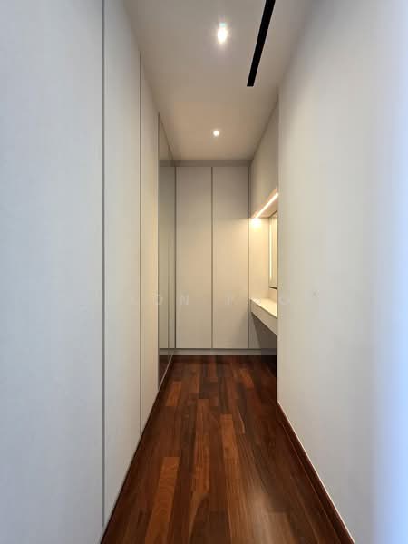 Saint Thomas Suites, 33 St Thomas Walk, 4 Bedrooms, 2,605 sqft, Condominium For Rent, by Dixon Poon, 500225101 - Master Walk In Wardrobe - PropertyGuru.com.sg