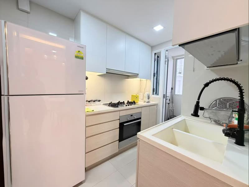 The Tampines Trilliant, 25 Tampines Central 7, 3 Bedrooms, 872 sqft, Executive Condominium For Rent, by Zane Soo 苏昱能, 500225102 - Kitchen - PropertyGuru.com.sg