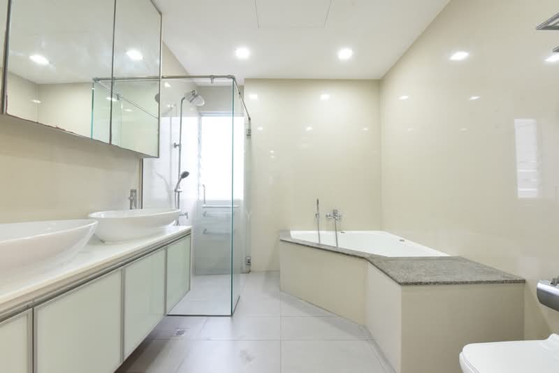 Regency Park, 3 Nathan Road, 4 Bedrooms, 3,650 sqft, Condominium For Rent, by Jay Sim, 500225125 - Bathroom - PropertyGuru.com.sg