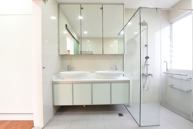 Regency Park, 3 Nathan Road, 4 Bedrooms, 3,650 sqft, Condominium For Rent, by Jay Sim, 500225125 - Bathroom - PropertyGuru.com.sg