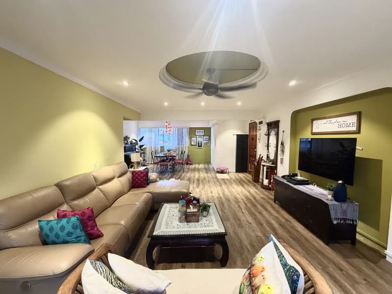 302 Hougang Avenue 5, 302 Hougang Avenue 5, 3 Bedrooms, 1,410 sqft, HDB Flat For Sale, by Michelle Lee, 500225128 - Living Room - PropertyGuru.com.sg