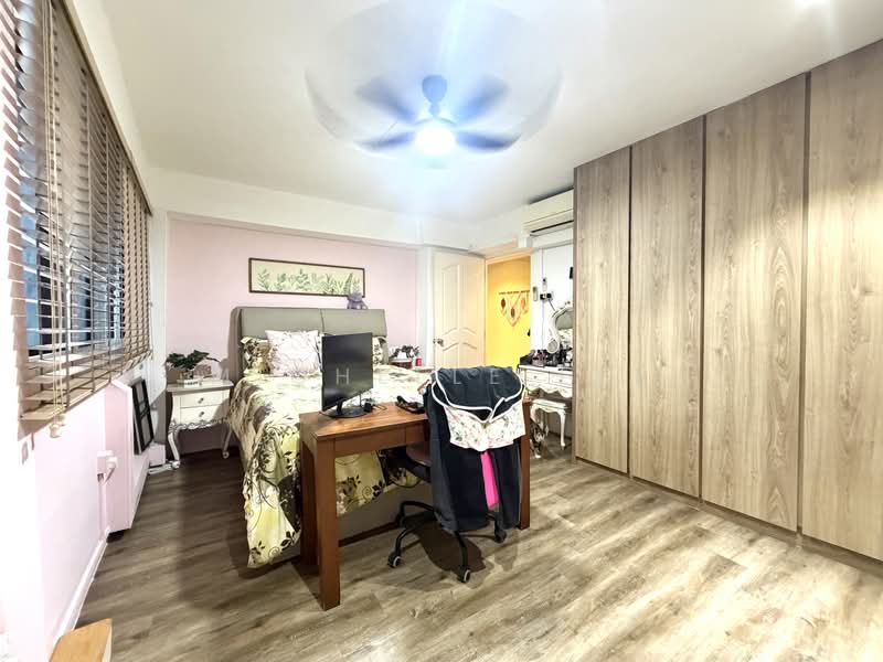 302 Hougang Avenue 5, 302 Hougang Avenue 5, 3 Bedrooms, 1,410 sqft, HDB Flat For Sale, by Michelle Lee, 500225128 - Bedroom - PropertyGuru.com.sg