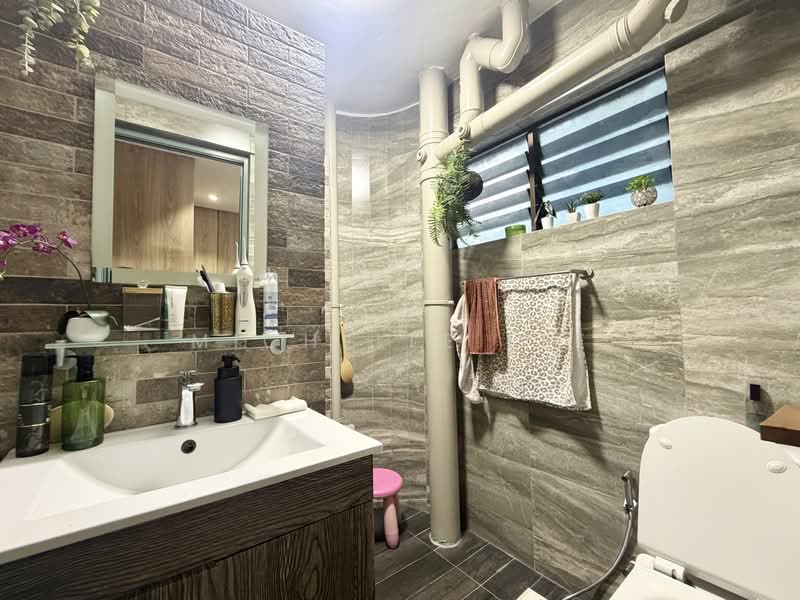 302 Hougang Avenue 5, 302 Hougang Avenue 5, 3 Bedrooms, 1,410 sqft, HDB Flat For Sale, by Michelle Lee, 500225128 - Bathroom - PropertyGuru.com.sg