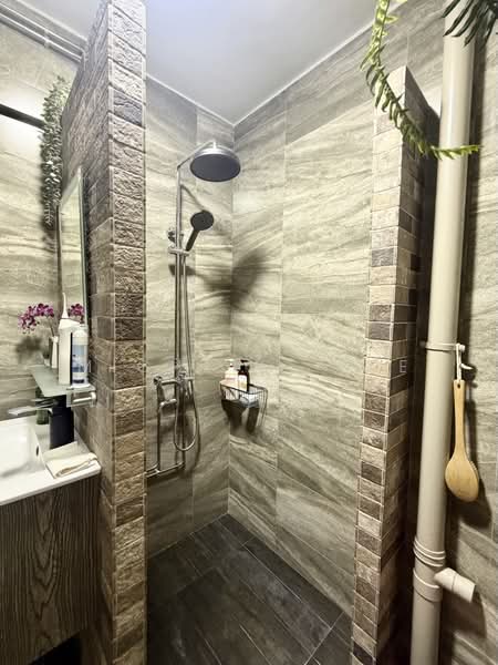 302 Hougang Avenue 5, 302 Hougang Avenue 5, 3 Bedrooms, 1,410 sqft, HDB Flat For Sale, by Michelle Lee, 500225128 - Bathroom - PropertyGuru.com.sg