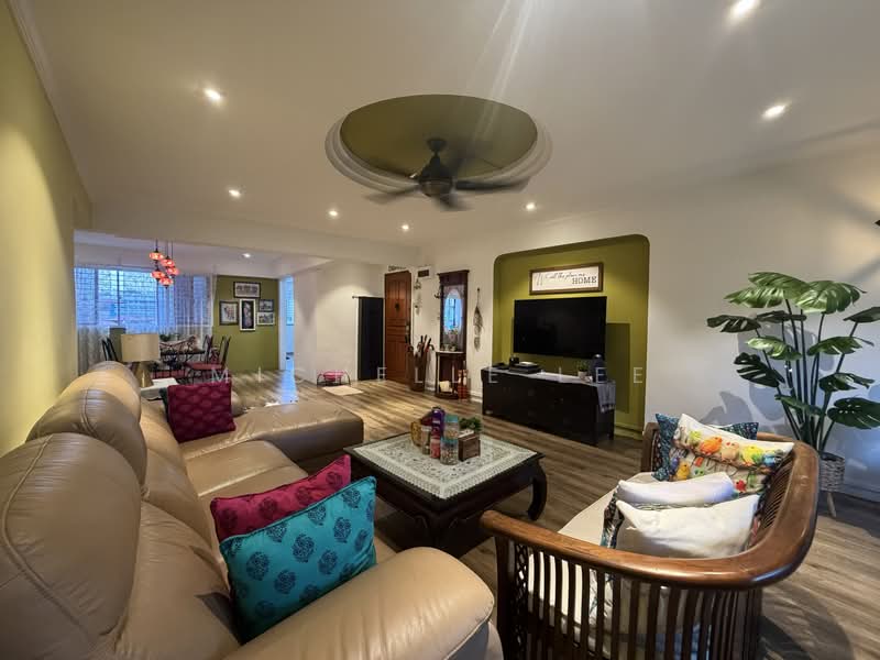 302 Hougang Avenue 5, 302 Hougang Avenue 5, 3 Bedrooms, 1,410 sqft, HDB Flat For Sale, by Michelle Lee, 500225128 - Living Room - PropertyGuru.com.sg