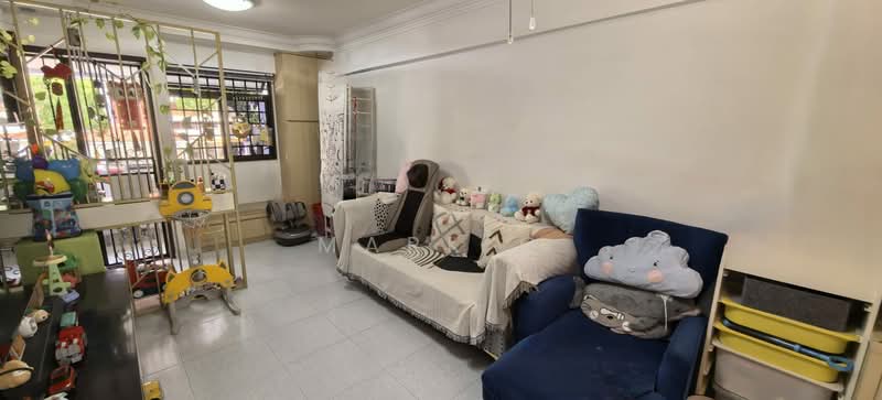 348 Ang Mo Kio Avenue 3, 348 Ang Mo Kio Avenue 3, 2 Bedrooms, 785 sqft, HDB Flat For Sale, by Mark G, 500225144 - Living Room - PropertyGuru.com.sg