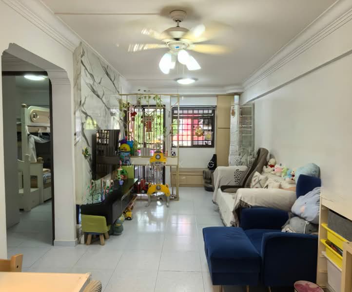 348 Ang Mo Kio Avenue 3, 348 Ang Mo Kio Avenue 3, 2 Bedrooms, 785 sqft, HDB Flat For Sale, by Mark G, 500225144 - Living Room - PropertyGuru.com.sg