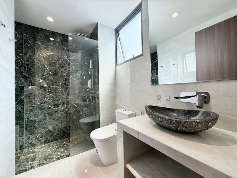 Blue Horizon, 21 West Coast Crescent, 2 Bedrooms, 969 sqft, Condominium For Sale, by Kevin Sangju, 500225151 - Bathroom - PropertyGuru.com.sg