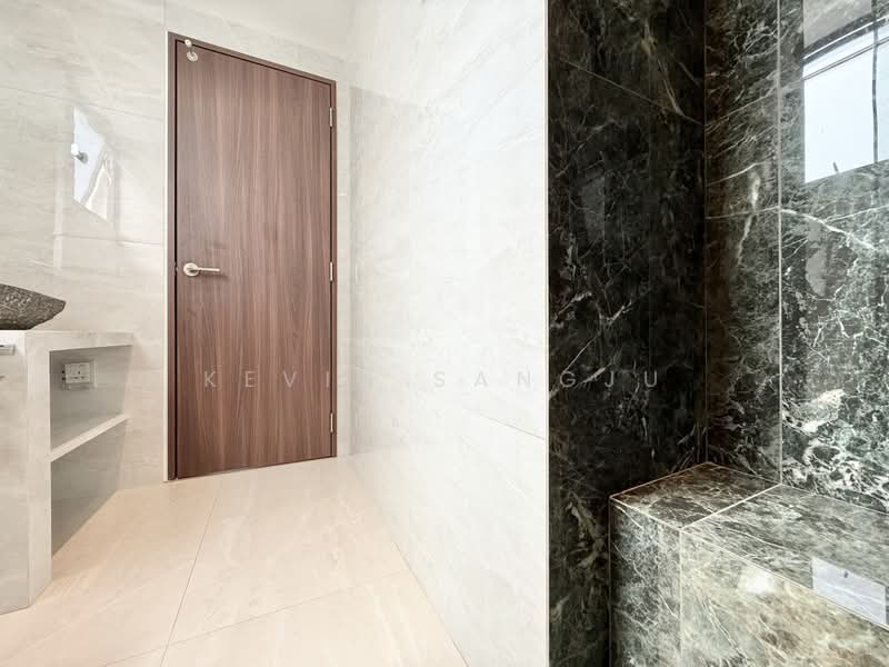 Blue Horizon, 21 West Coast Crescent, 2 Bedrooms, 969 sqft, Condominium For Sale, by Kevin Sangju, 500225151 - Bathroom - PropertyGuru.com.sg