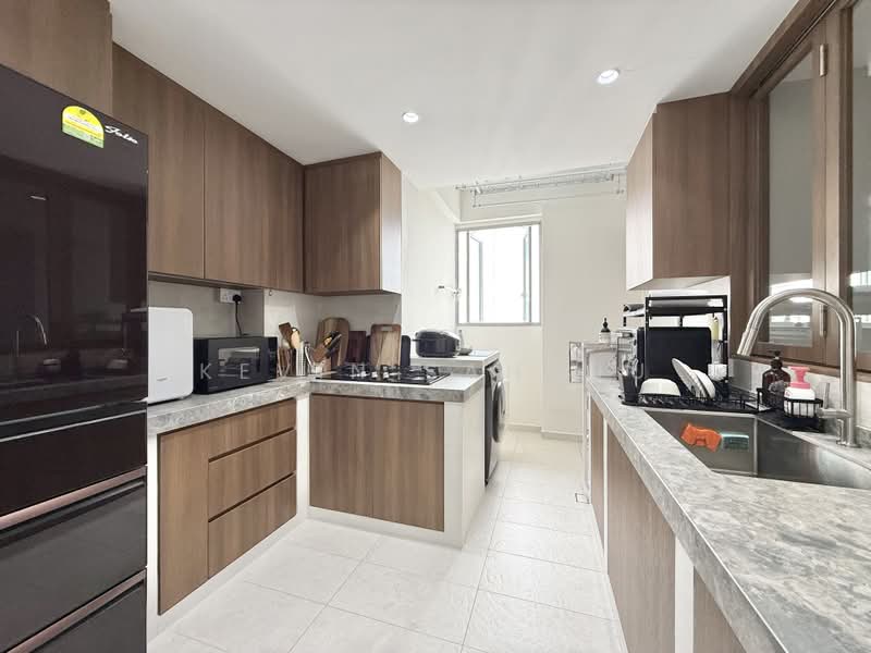 Blue Horizon, 21 West Coast Crescent, 2 Bedrooms, 969 sqft, Condominium For Sale, by Kevin Sangju, 500225151 - Kitchen - PropertyGuru.com.sg