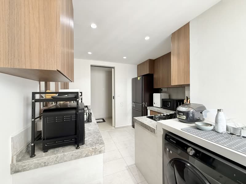 Blue Horizon, 21 West Coast Crescent, 2 Bedrooms, 969 sqft, Condominium For Sale, by Kevin Sangju, 500225151 - Kitchen - PropertyGuru.com.sg