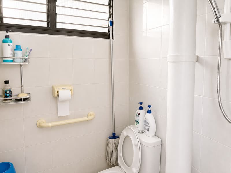 534 Ang Mo Kio Avenue 10, 534 Ang Mo Kio Avenue 10, Room Rental, 120 sqft, HDB Flat For Rent, by Alvin Chiam, 500225160 - Bathroom - PropertyGuru.com.sg