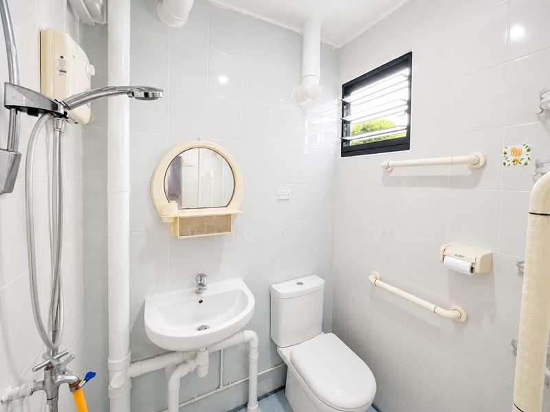 534 Ang Mo Kio Avenue 10, 534 Ang Mo Kio Avenue 10, Room Rental, 120 sqft, HDB Flat For Rent, by Alvin Chiam, 500225160 - Bathroom - PropertyGuru.com.sg