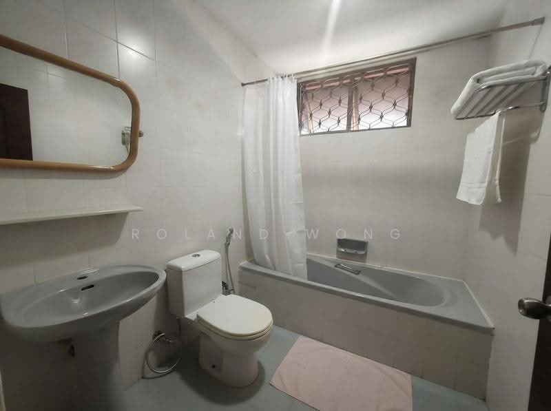 Good Buy! 2 Story Semi Detached at Jalan Suasa Suits AnA and Rebuild, Jalan Suasa, Dairy Farm / Bukit Panjang / Choa Chu Kang, 4 Bedrooms, 2,400 sqft, Semi-Detached House For Sale, by Roland Wong, 500225166 - Bathroom - PropertyGuru.com.sg