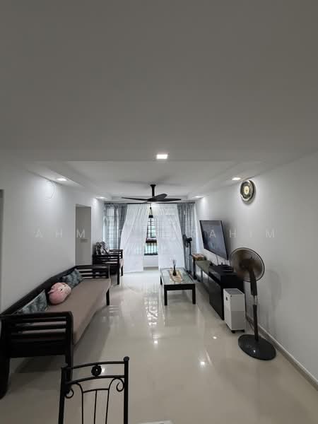 438B Sengkang West Avenue, 438B Sengkang West Avenue, 3 Bedrooms, 1,011 sqft, HDB Flat For Sale, by Ahmad Ibrahim, 500225171 - Living Room - PropertyGuru.com.sg