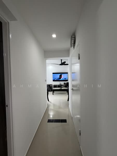 438B Sengkang West Avenue, 438B Sengkang West Avenue, 3 Bedrooms, 1,011 sqft, HDB Flat For Sale, by Ahmad Ibrahim, 500225171 - Corridor - PropertyGuru.com.sg