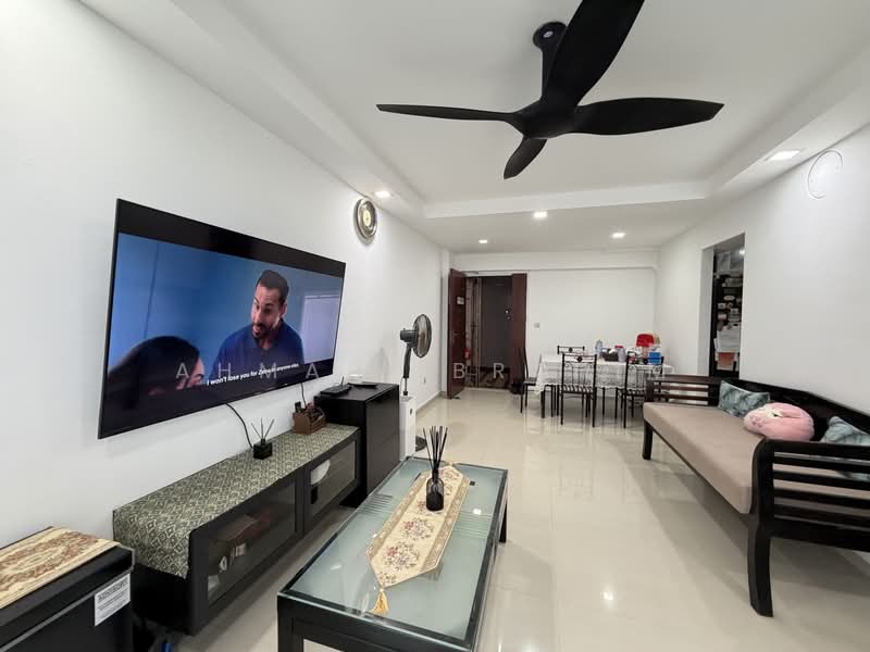 438B Sengkang West Avenue, 438B Sengkang West Avenue, 3 Bedrooms, 1,011 sqft, HDB Flat For Sale, by Ahmad Ibrahim, 500225171 - Living Room - PropertyGuru.com.sg