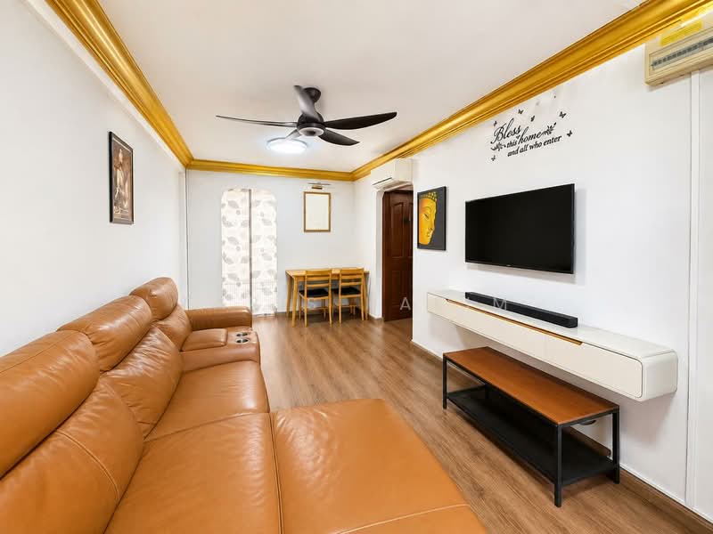 421 Bukit Batok West Avenue 2, 421 Bukit Batok West Avenue 2, 2 Bedrooms, 732 sqft, HDB Flat For Sale, by Faris Hakim, 500225187 - Living Room - PropertyGuru.com.sg
