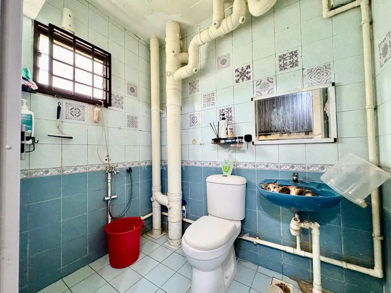 302A Anchorvale Link, 302A Anchorvale Link, 3 Bedrooms, 969 sqft, HDB Flat For Sale, by Farah Zack, 500225215 - Bathroom - PropertyGuru.com.sg