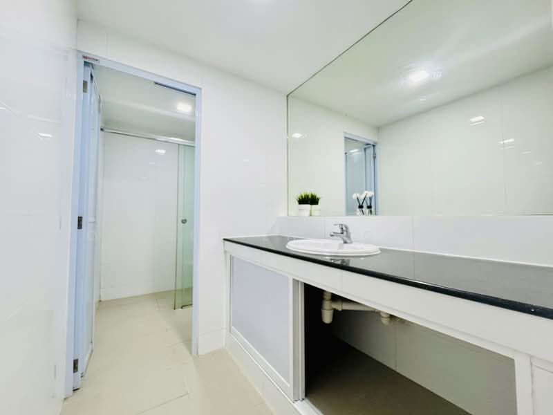 Ridgewood Condominium, 1 Ridgewood Close, Room Rental, 250 sqft, Condominium For Rent, by Florence Zheng Zhen, 500225221 - R1 Master King - PropertyGuru.com.sg